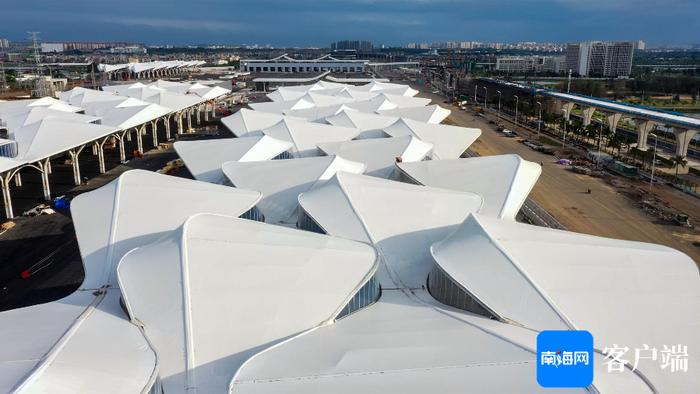 海口新海港和南港“二线口岸”（货运）集中查验场所项目收尾施工忙