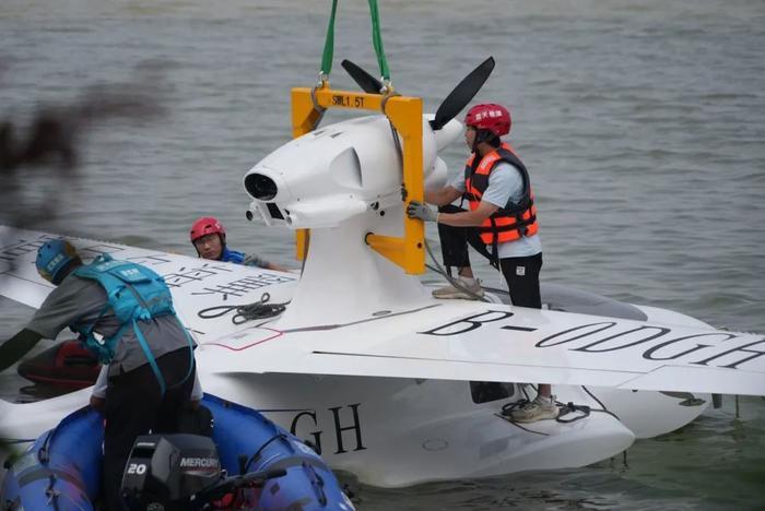 无锡低空经济再添“劲旅” 水陆两栖轻型运动飞机水上首飞成功