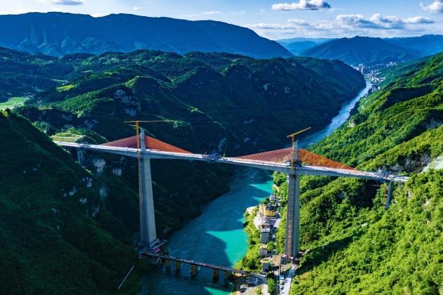 【重庆】亚洲第一高墩矮塔斜拉桥磨寨乌江特大桥合龙