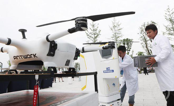开启“空中速递”！重庆无人机医疗物资运输在永川首飞