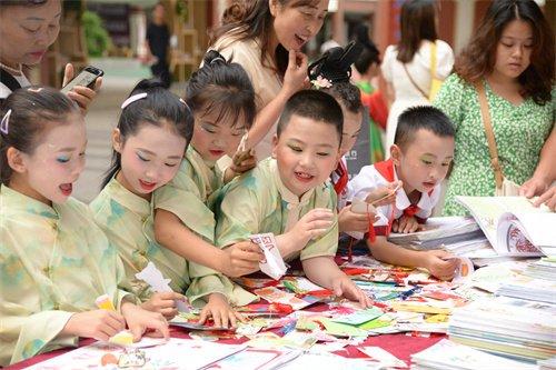 苍溪县状元桥小学让读书成为习惯  让书香溢满校园