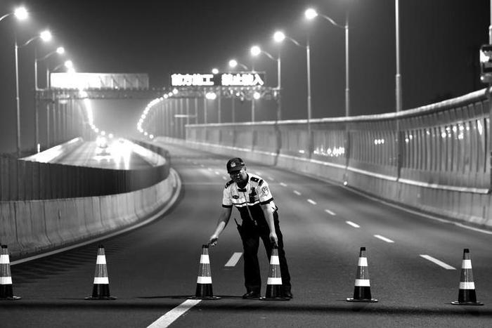 快速路这一段 夜里要封道