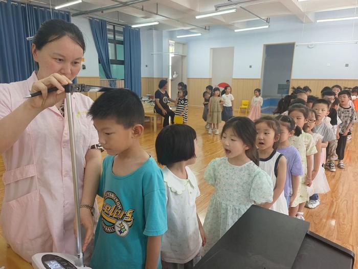 内乡县幼儿园二分园开展第二季度幼儿体检工作