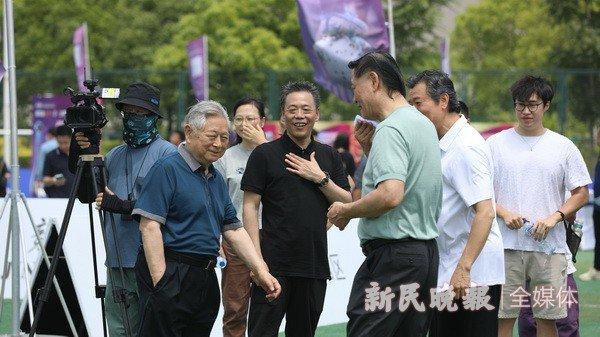 第五届梦之蓝·“红双喜杯”业余足球争霸赛隆重开幕