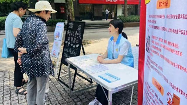 上海国际社区如何管理电瓶车？中英日韩多语种宣传，物业经理指出痛点