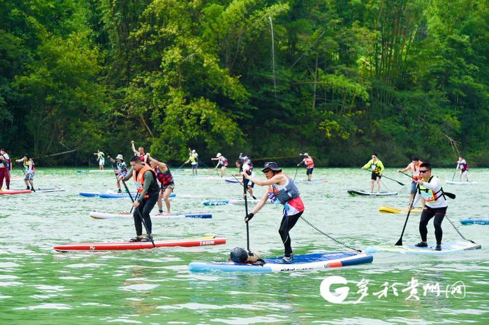 时尚运动解锁消暑文旅新模式 中国百城桨板公开赛安龙站开赛