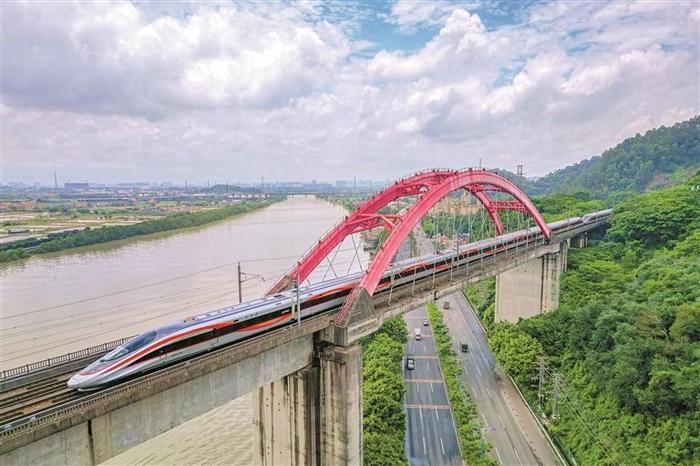 粤港澳将建全球最密铁路网