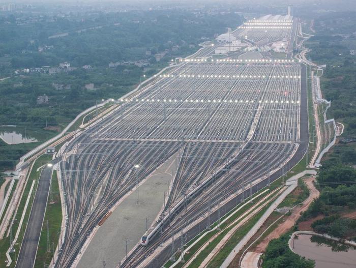央媒看四川丨西南地区规模最大天府动车所建成投用