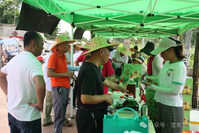 定安岭口镇举办第二届水果采摘节暨消费助农集市活动