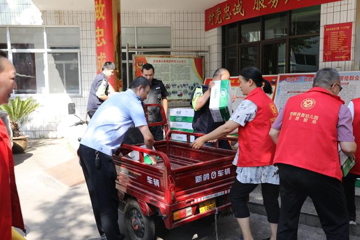 西峡县直第一幼儿园——警园牵手保平安