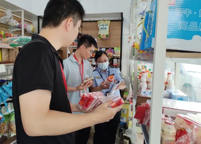 广东省云浮市市场监管局开展中小学校园食品安全突击检查和“你点我检”抽检活动