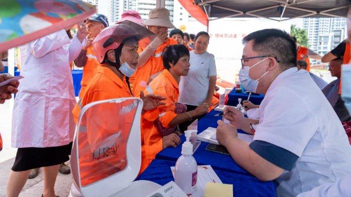 广东惠州大亚湾区总工会暖心集市服务户外劳动者