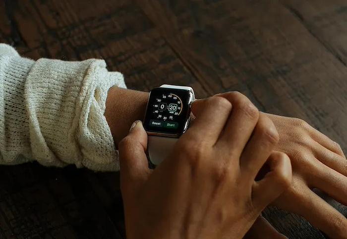 郭明錤：苹果 Apple Watch Series 10 屏幕尺寸将变大、厚度变薄
