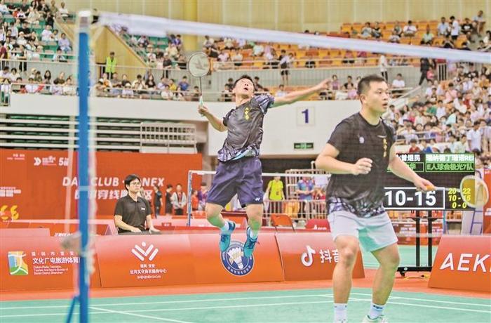 “林丹杯”深圳羽毛球公开赛举行