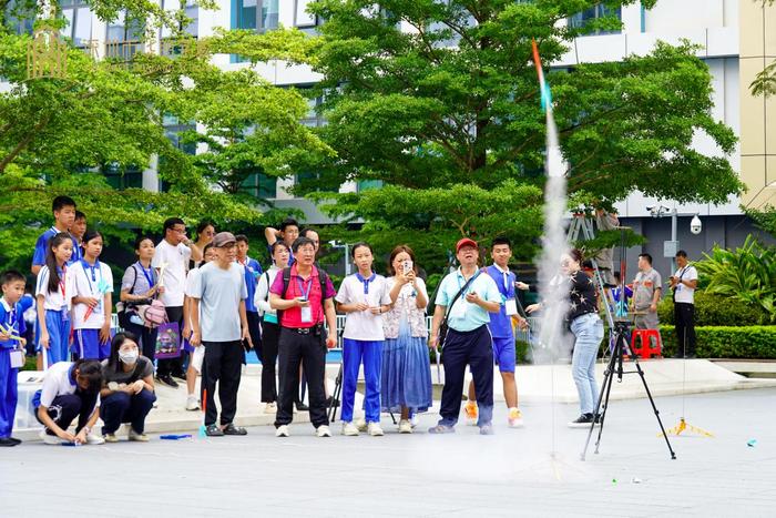 深圳市华朗学校承办高水平科技体育赛事 两千名小选手同台竞技共筑创新梦想