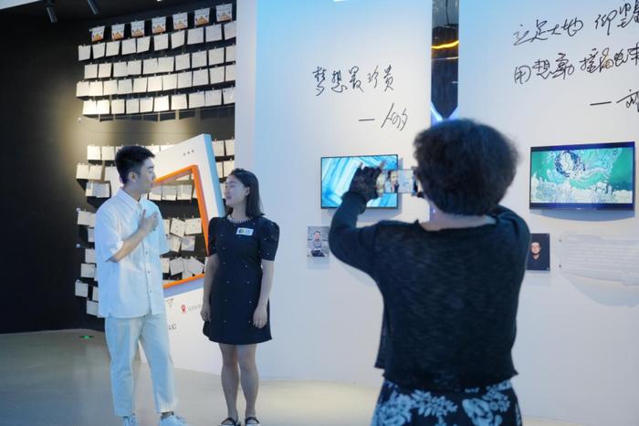 5所首都高校大学生走进科技馆 用镜头庆祝新中国成立75周年