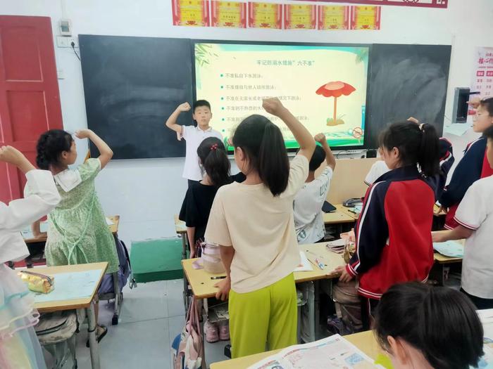 南召县城郊乡新世纪小学积极开展防溺水教育活动