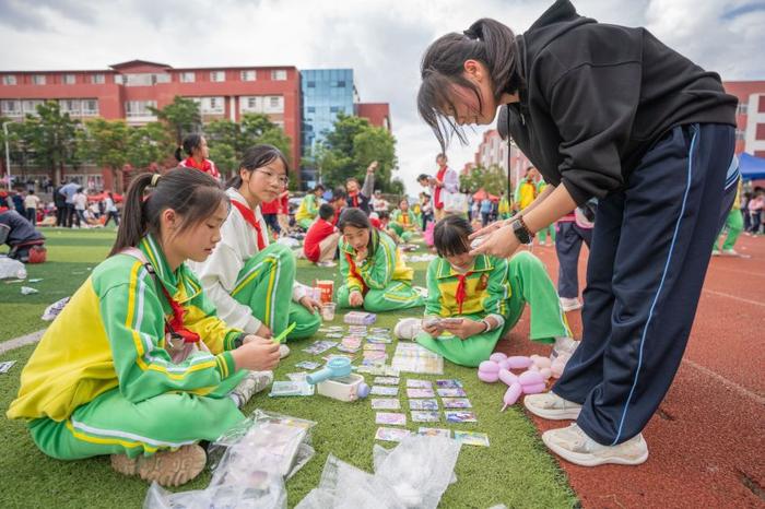 校园变集市！毕节这所学校爱心义卖活动亮点十足