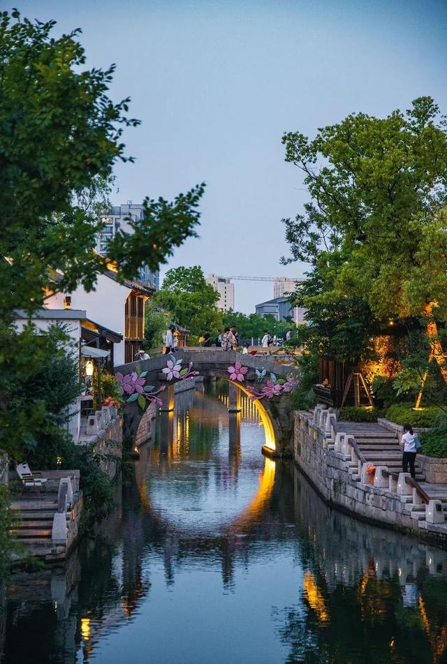 这个“粉粉嫩嫩”的古镇居然就在上海！快来体验诗意江南～