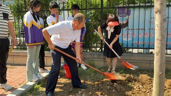 东方外国语实验学校举行2020级初中毕业典礼