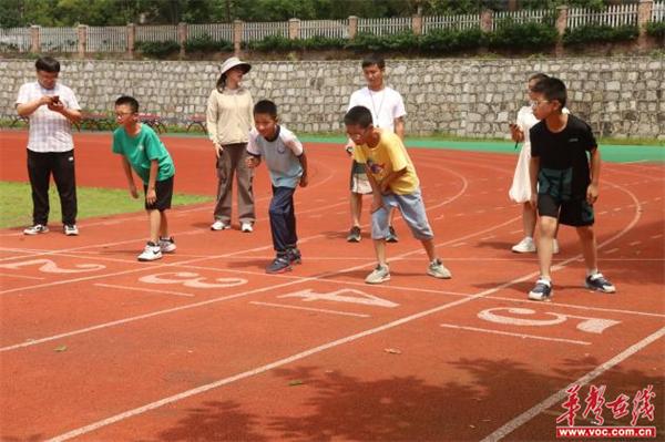 鹅秀小学：综合抽测展风采 多元评价促发展