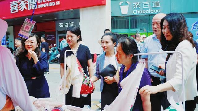 市民家门口享受优品好物！“佳品聚荟优购市南”内外贸优品展开幕