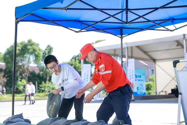 灭火实训、中暑急救……闵行推出六大安全实训互动，给各行业职工带来沉浸式体验