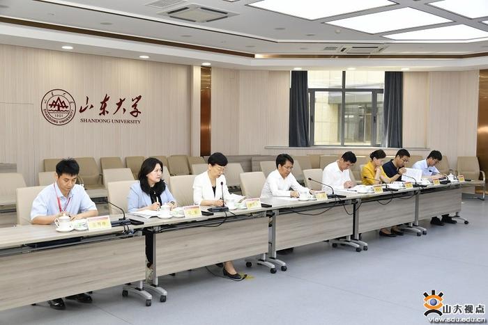 副省长邓云锋到山东大学检查指导2024年夏季高考评卷工作