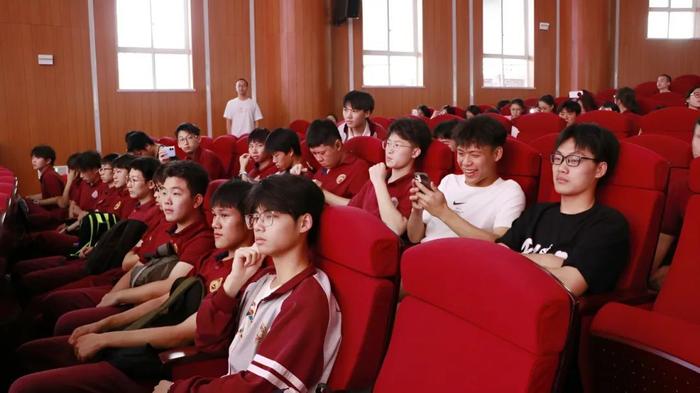 青春逐梦，万里可期——桂林市高铁园高级中学举行2024届高三年级毕业典礼