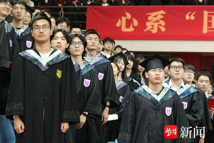 南京大学毕业典礼，90后博导邀你“一起追光”