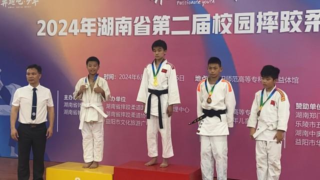 湘机小学教育集团学生在湖南省校园摔跤柔道比赛获佳绩