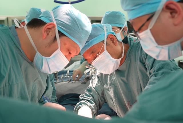创新术式为肝癌晚期患者带来新生，中山医院肝外科团队成功实施全球首例“废弃肝”肝移植联合ALPPS手术