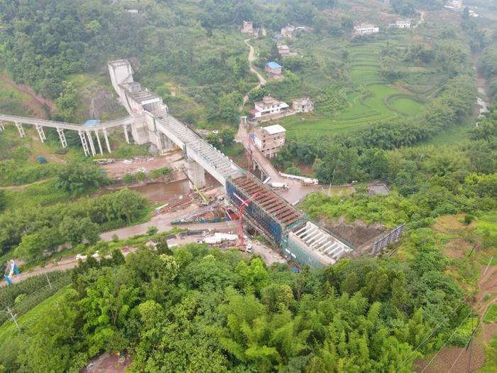 向家坝灌区工程最大流量渡槽——圆包山渡槽完成浇筑