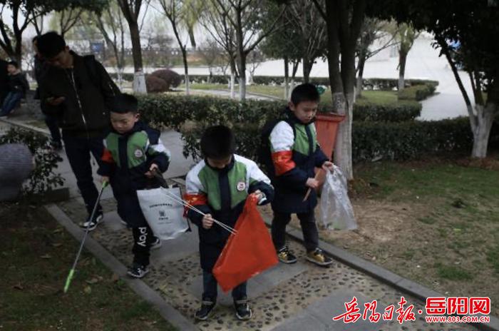 六年风雨守护 绿水青山永驻心间——岳阳楼区花板桥学校257中队守护家乡绿水青山侧记