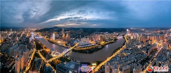 万千气象看甘肃丨坐游船观金城夜景 逛夜市品陇原美味——兰州，已成为一座来了就不想走的城市