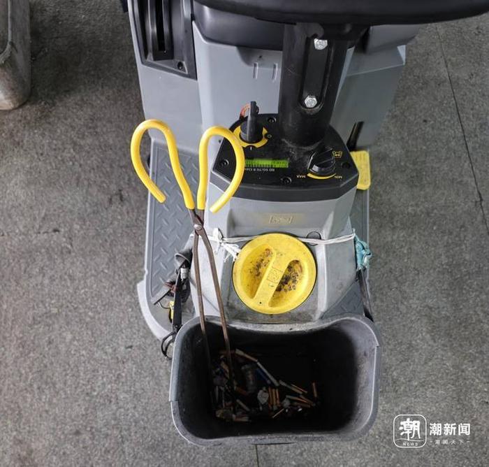 杭州东站自助售票机不该变成“烟灰缸”，记者帮接到投诉，管理方跟进