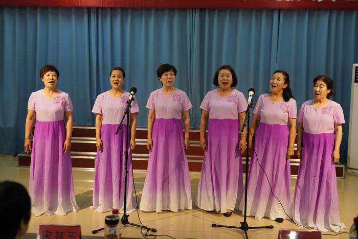 潍坊学院举行“光荣在党50年”纪念章颁发仪式