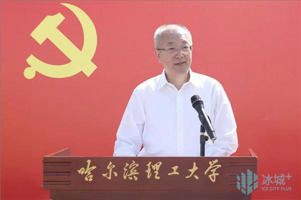 哈理工举办“党旗领航·挺膺担当”毕业生党员“最后一堂党课”教育活动