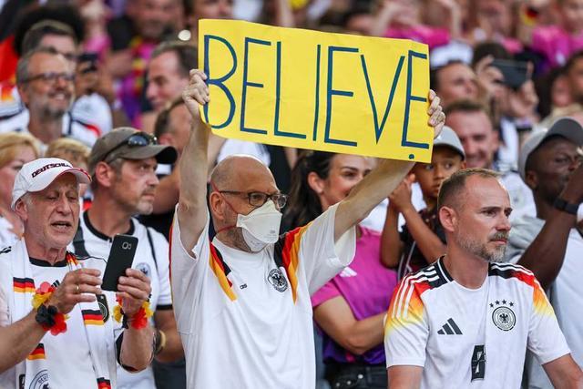 欧洲杯快评：做人踢球都不能忘本，德国队强势晋级背后是彻底抛弃“伪传控”