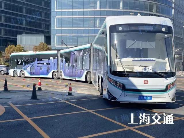 车长30米以上，载客300多人！上海这些“特别”的公交车您乘坐过吗