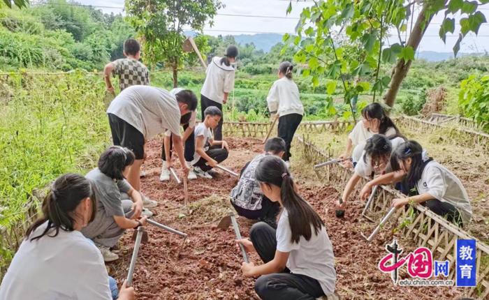 宜宾长宁铜鼓中学践行“五自”教育，唤醒学生“自我”的力量