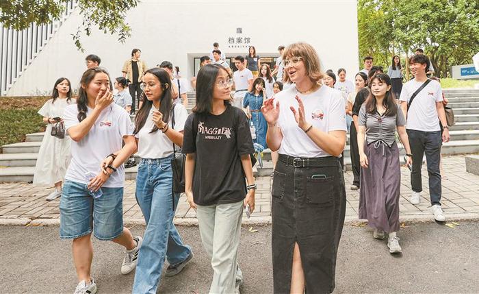 “虽然我们在世界两端，但大家交流很有趣” 美国大学学生会代表团来深访学