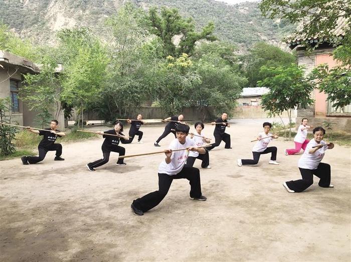 西棍传承人 五泉山上传非遗