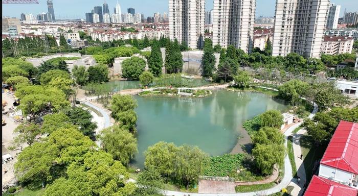上海名人苑公园今年三季度“破墙”试运营，一座社区家园9款机器人上阵改造