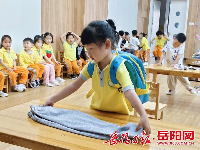 平江县幼教中心碧桂园天岳府幼儿园：自理小能手，快乐展身手