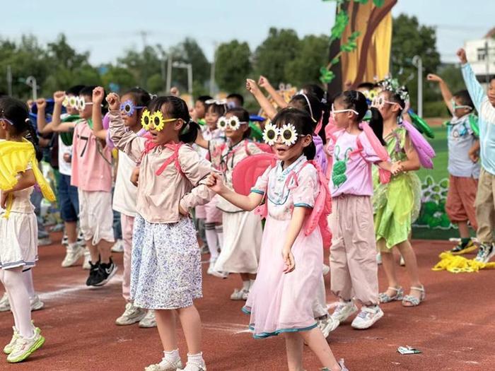 五育并举百花开，多彩童年向未来——记合肥一六八新桥学校一年级第二学期“奇幻森林大冒险”夏日游园会