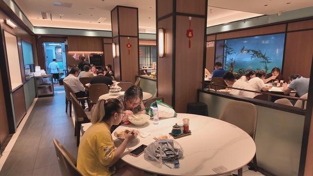 “冬吃饺子夏吃面”，夏至时节老字号面馆人气爆棚