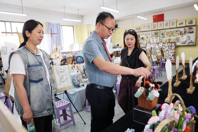 江西省樟树中学教师能力素养提升培训班来西安锦园中学参观交流