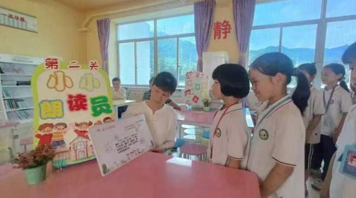 南靖第三实验小学开展“趣味大闯关，快乐无‘纸’境”的趣味游园活动