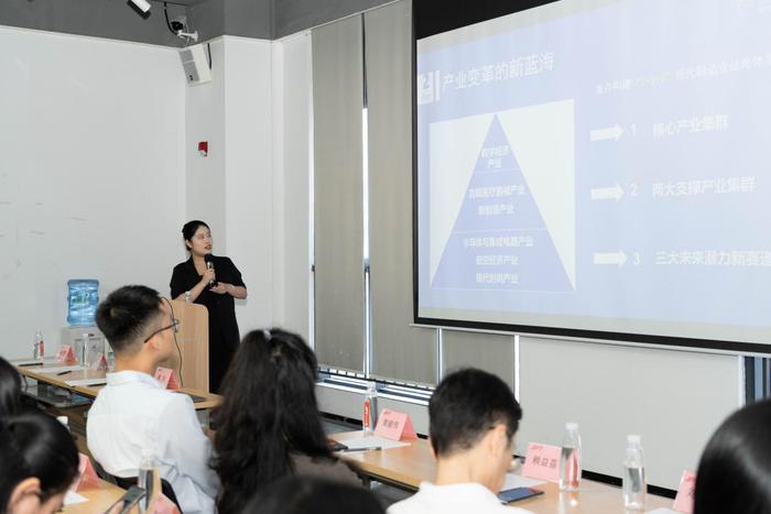 “企业数智化” 龙华区海归协会举办数字经济高质量发展主题交流活动